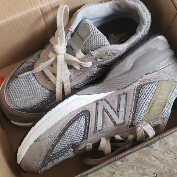 New balance kid shoes - Picture 1 of 3